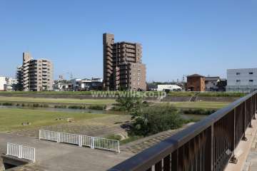 レインボー尾張旭東山の遠景。目の前には矢田川が広がっています。