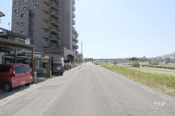 敷地北側の前面道路（東側から）