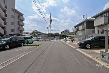 敷地北側の前面道路（東側から）