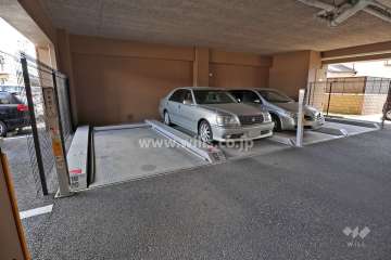敷地内駐車場（屋内機械式）