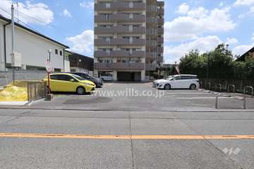 駐車場出入り口