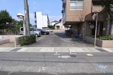 駐車場出入り口