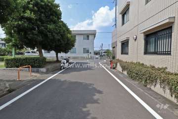 敷地西側の前面道路（南側から）