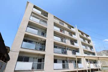 平子ハイツの外観（南東側から）