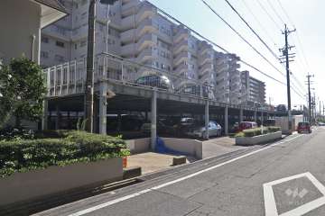 北側の敷地内駐車場（自走式立体）