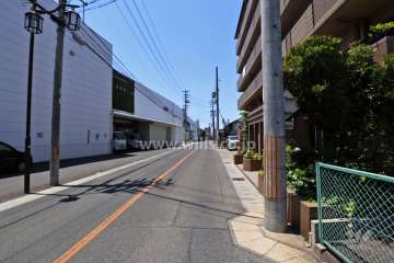 敷地南側前面道路（東側から）