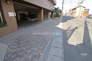 駐車場出入り口