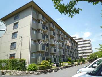 公社山田西Ｂ団地A-14棟の外観（北東側から）