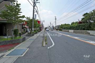 敷地北側の前面道路（東側から）