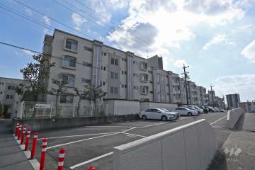 本地ヶ原住宅12号棟の外観(北東側から）