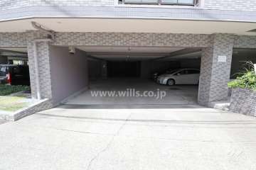 駐車場出入り口