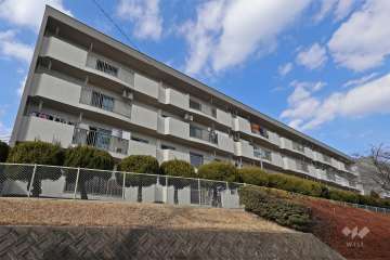 「本地ヶ原住宅6号棟」の外観（南側から）