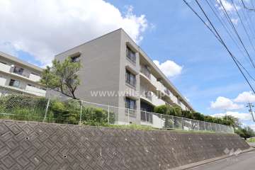 本地ヶ原住宅4号棟の外観（南西側から）