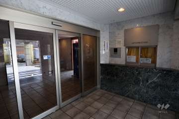 エントランスはオートロック付きです。