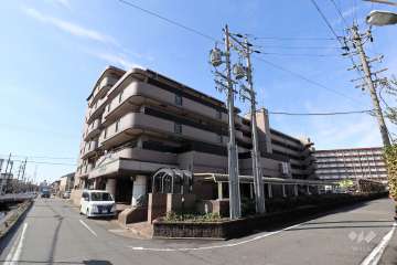 ライオンズガーデン惟信町の外観（北東側から）