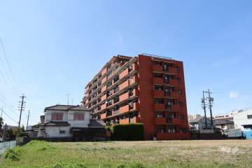 ライオンズマンション稲永の外観（南東側から）