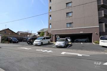 敷地内駐車場（屋外平面式、屋内平面式）