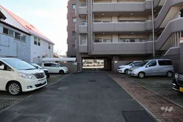 敷地内駐車場（屋外平面式、屋内平面式）