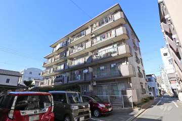 宝マリーンハイツB棟の外観（南東側から）