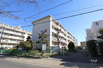 港楽ハイツ4号棟の外観（南西側から）