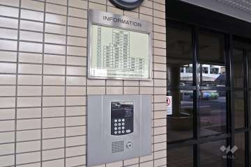 オートロックと案内板