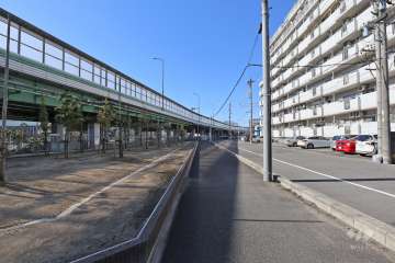 敷地南側の前面道路