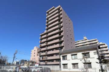 宝マンション築地口の外観（南東側から）