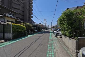 敷地北側の前面道路（東側から）
