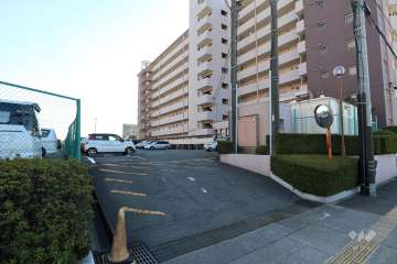 駐車場出入り口・敷地内駐車場（屋外平面式）