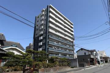 ファミリアーレみなと5の外観（南西側から）