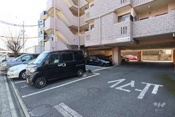 駐車場出入り口・敷地内駐車場（屋内平面式、屋外平面式）