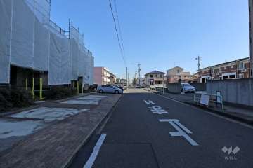 敷地北側の道路（西側から）