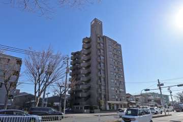 ライオンズマンション小碓の外観（北西側から）