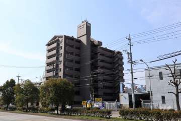 ライオンズマンション武道館前の外観（北東側から）