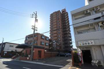 ライオンズマンション正徳町の外観（北東側から）