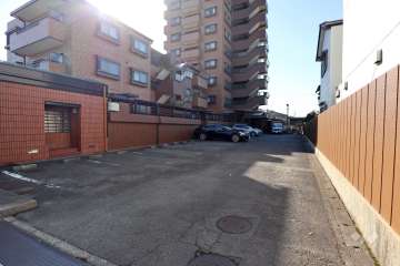 敷地内駐車場（屋外平面式）