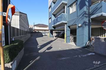 駐車場の出入り口・敷地内駐車場（屋外平面式、屋内平面式）