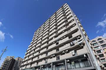 丸美ロイヤル港の外観（南東側から）