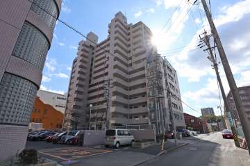 丸美ロイヤル港の外観（北西側から）