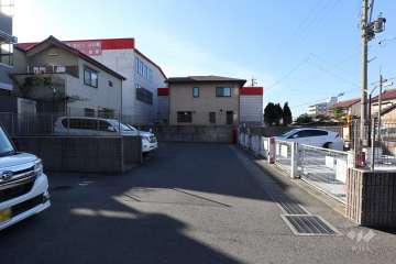 敷地内駐車場（屋外平面式、屋外機械式）