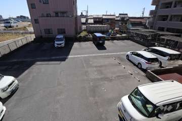 敷地内駐車場（屋外平面式）