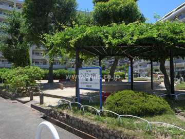 敷地に隣接する『ローズコーポ第1遊園』