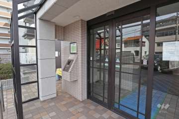エントランスはオートロック付きです。