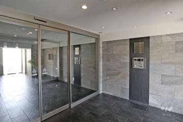 エントランスはオートロック付きです。