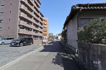 敷地南側の前面道路
