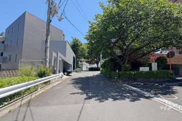 敷地北側の前面道路