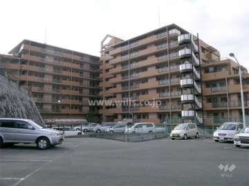 ライオンズマンション千里山の外観（北側から）