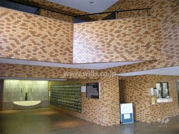 吹き抜けのエントランスホール