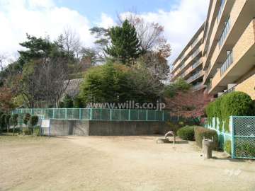 敷地の南東側にある公園
