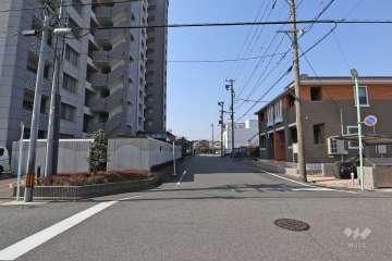 敷地北側の前面道路